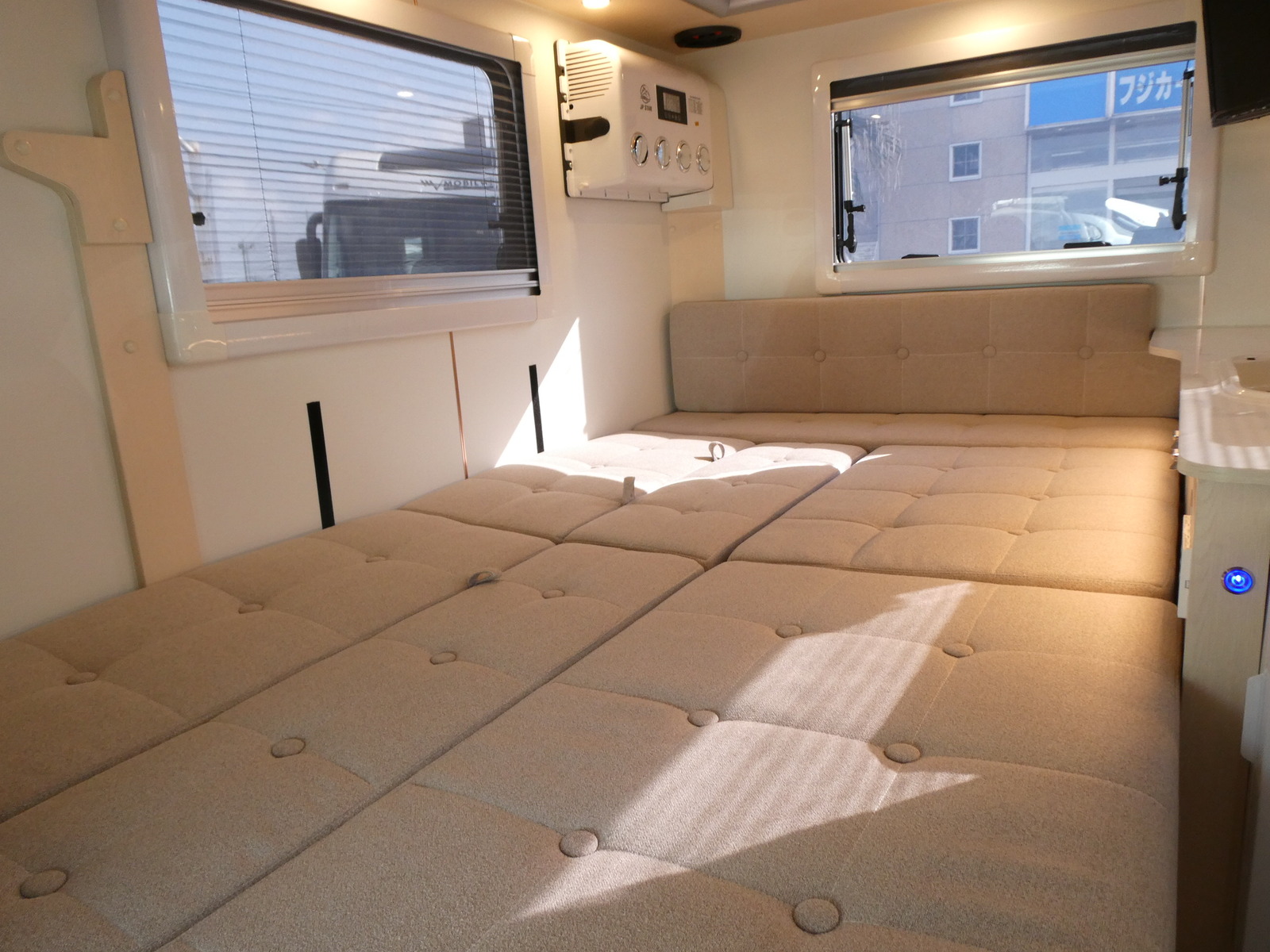 キャンピングカー軽キャンパー