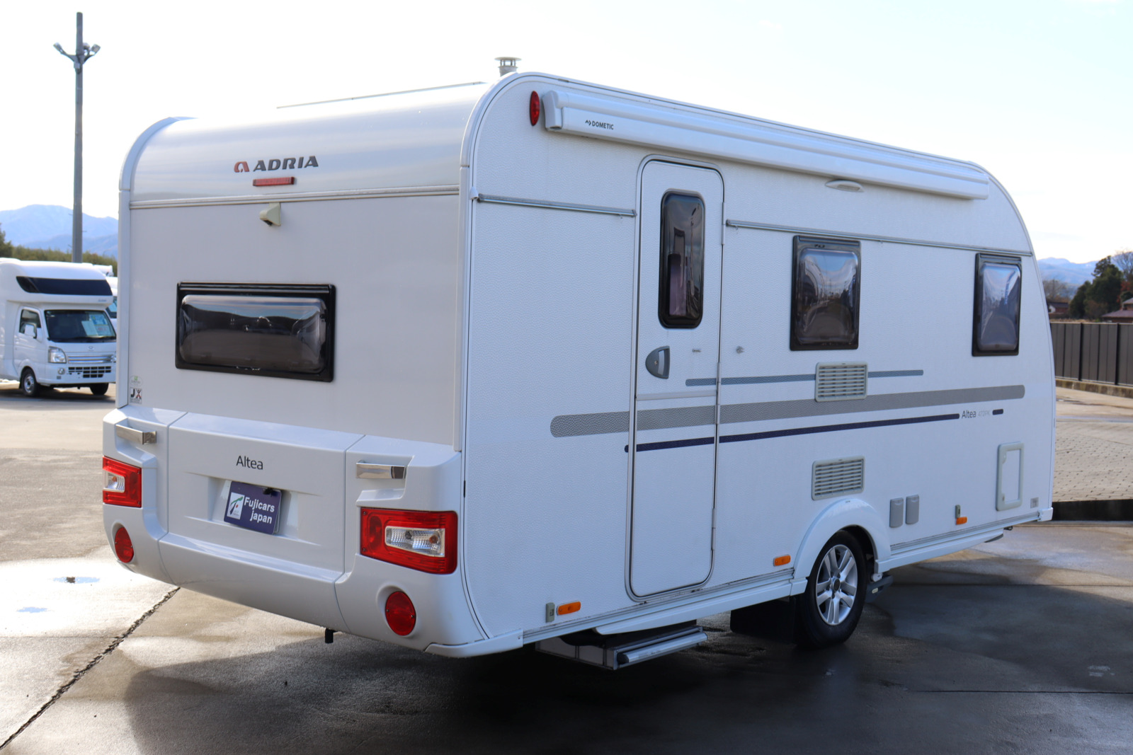 キャンピングカートレーラー