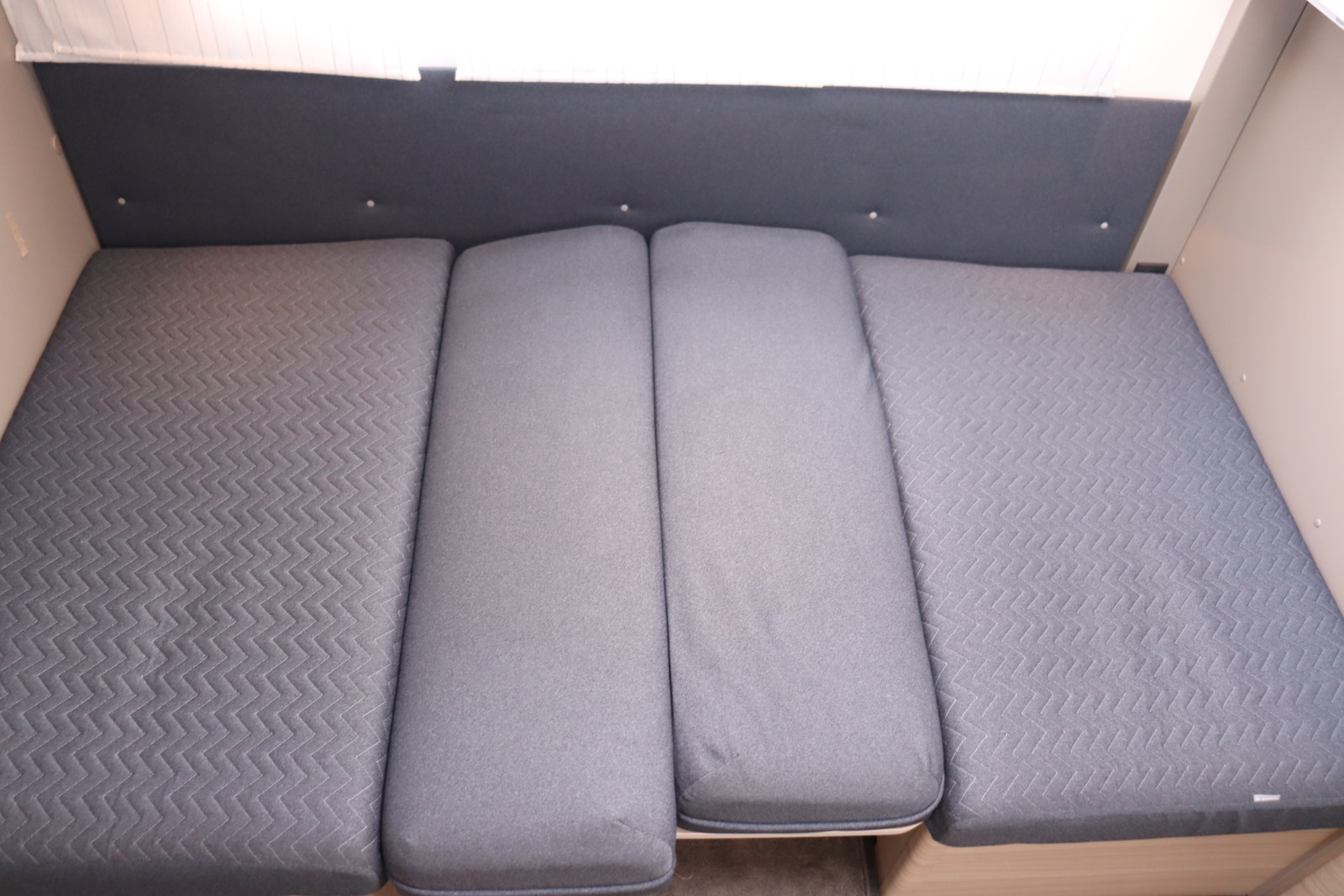 キャンピングカートレーラー