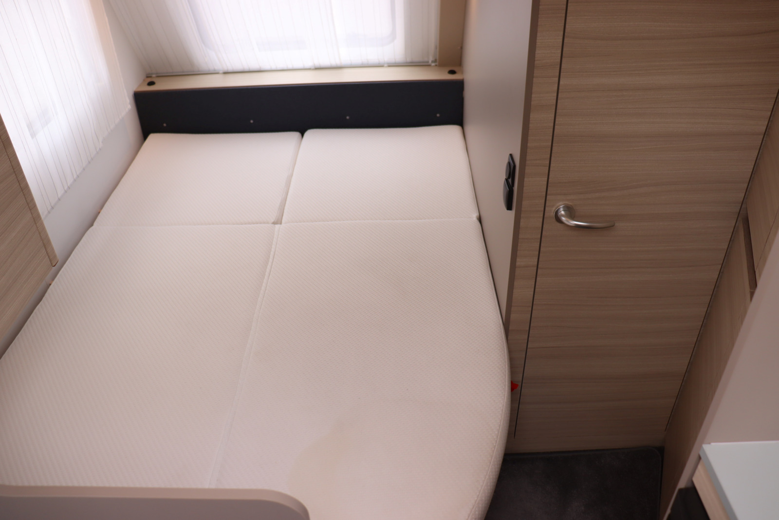 キャンピングカートレーラー