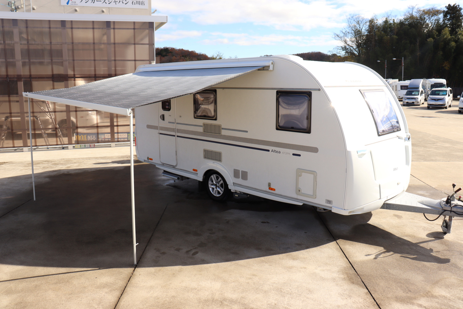 キャンピングカートレーラー