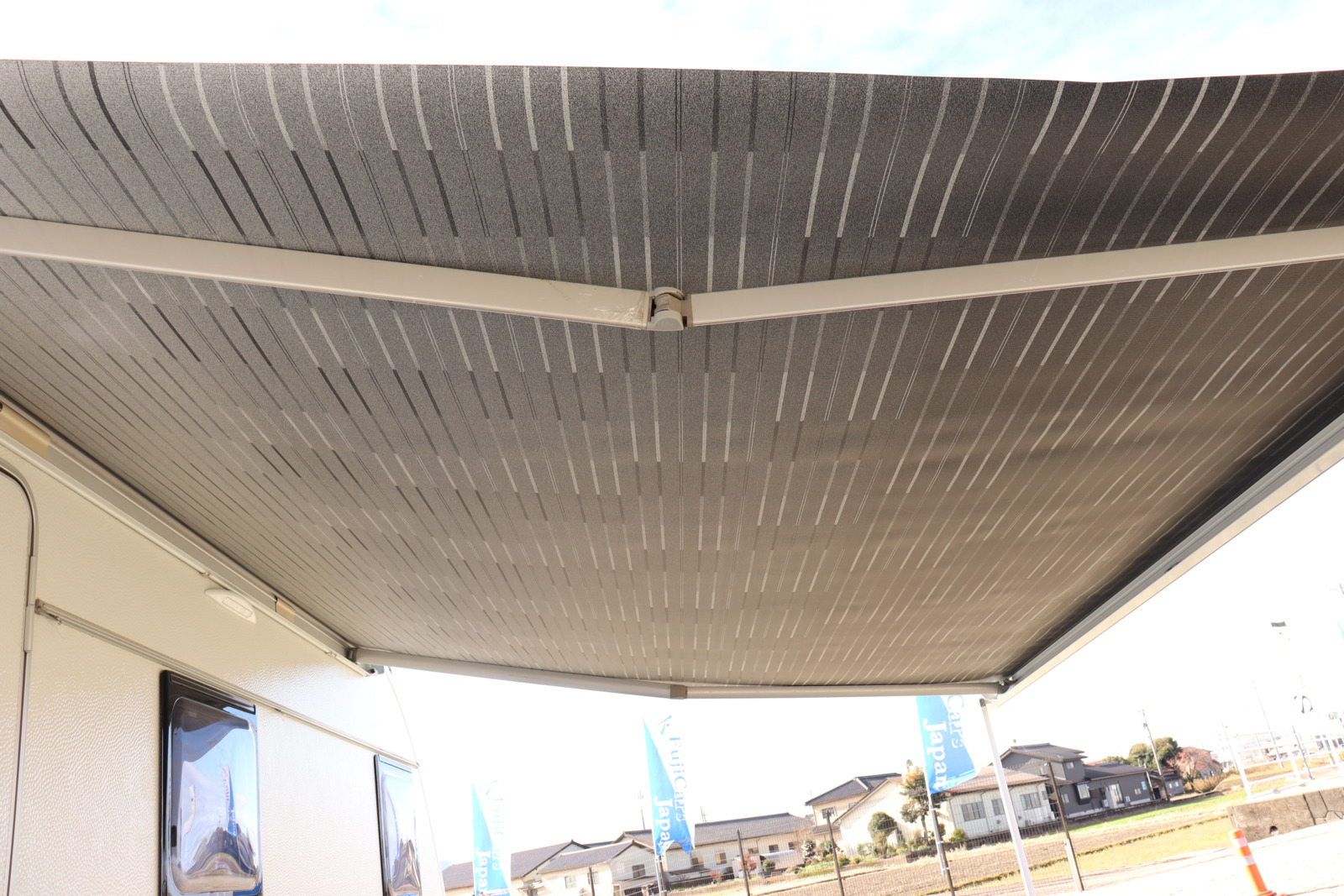 キャンピングカートレーラー