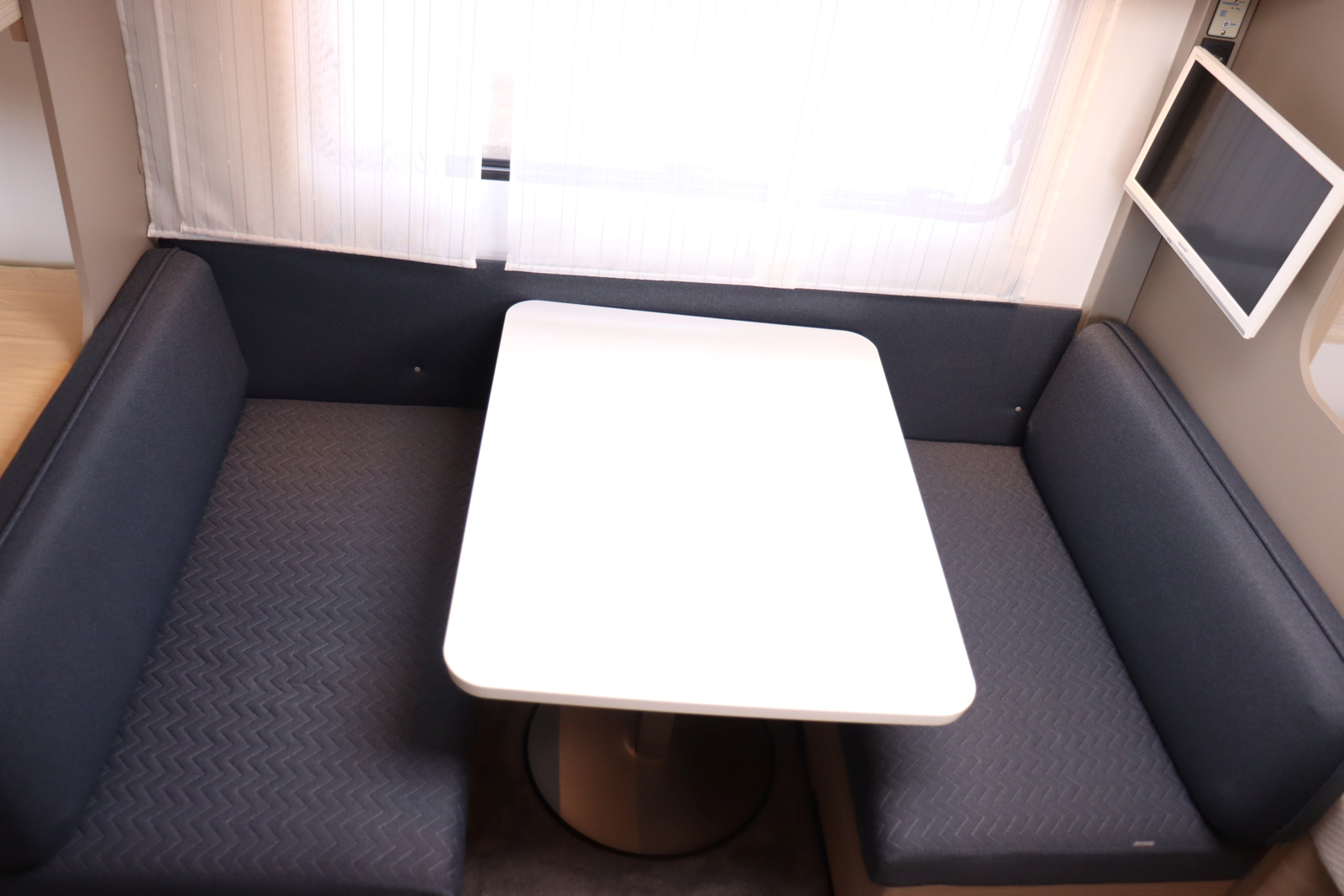 キャンピングカートレーラー