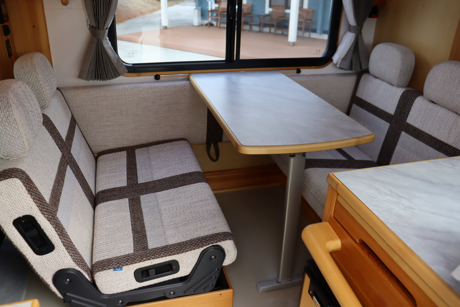 キャンピングカーキャブコン