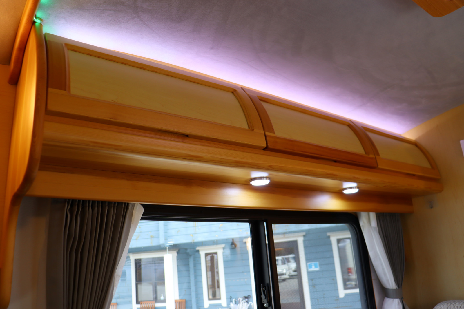 キャンピングカーキャブコン