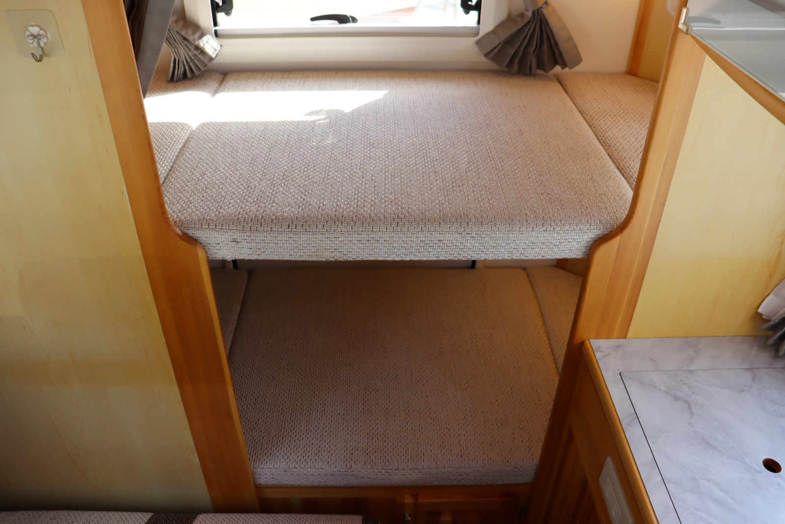 キャンピングカーキャブコン