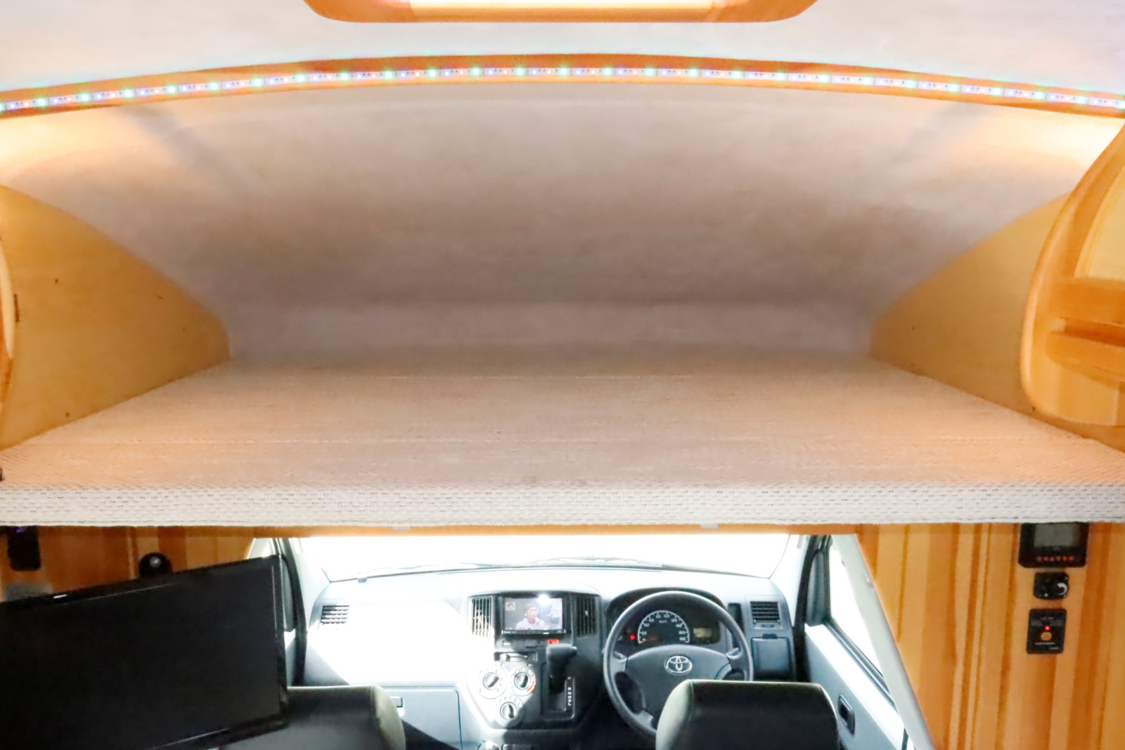 キャンピングカーキャブコン