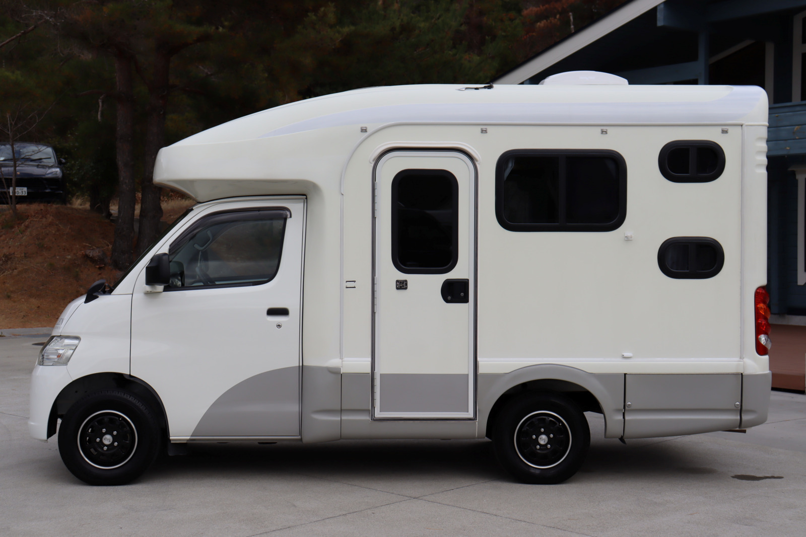 キャンピングカーキャブコン