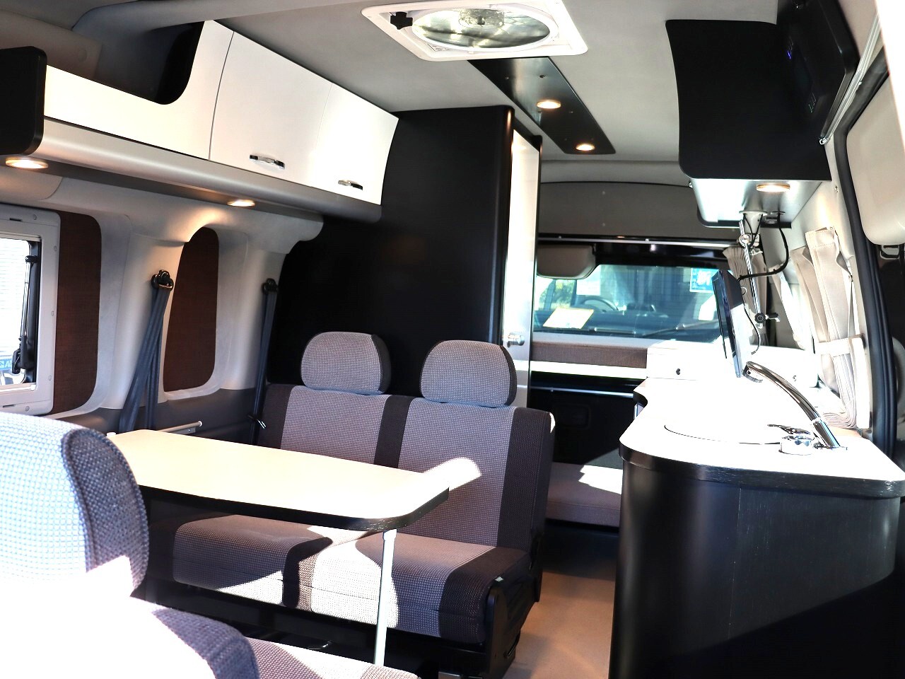 キャンピングカーバンコン