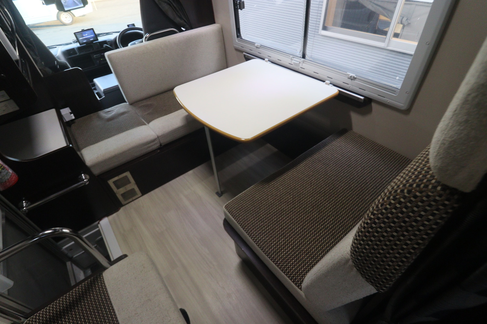 キャンピングカーキャブコン