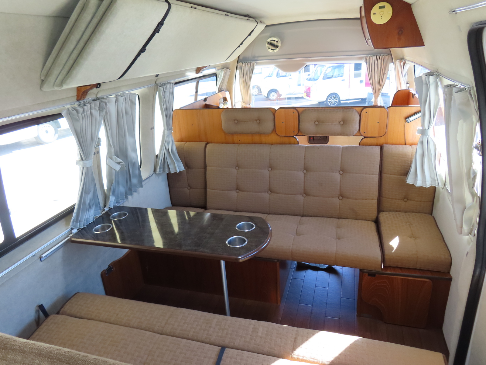 キャンピングカーバンコン