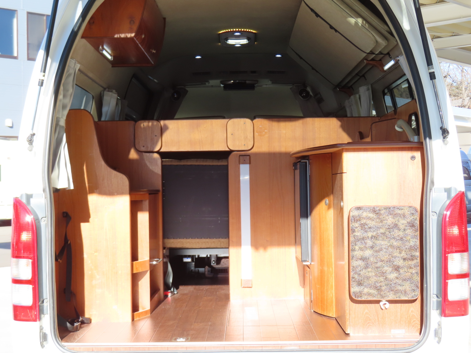 キャンピングカーバンコン