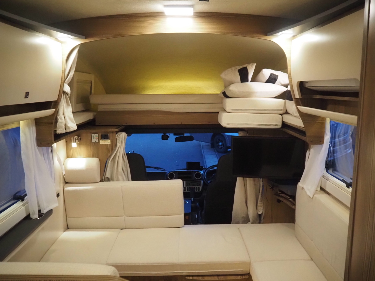 キャンピングカーキャブコン