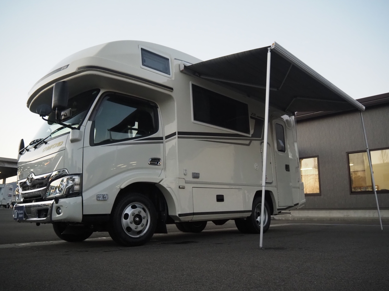 キャンピングカーキャブコン