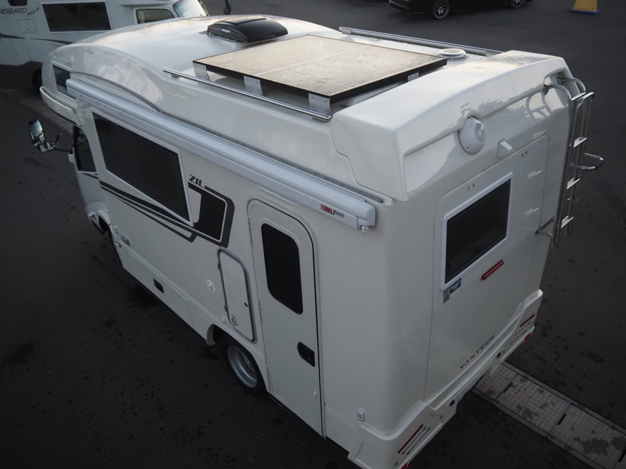 キャンピングカーキャブコン