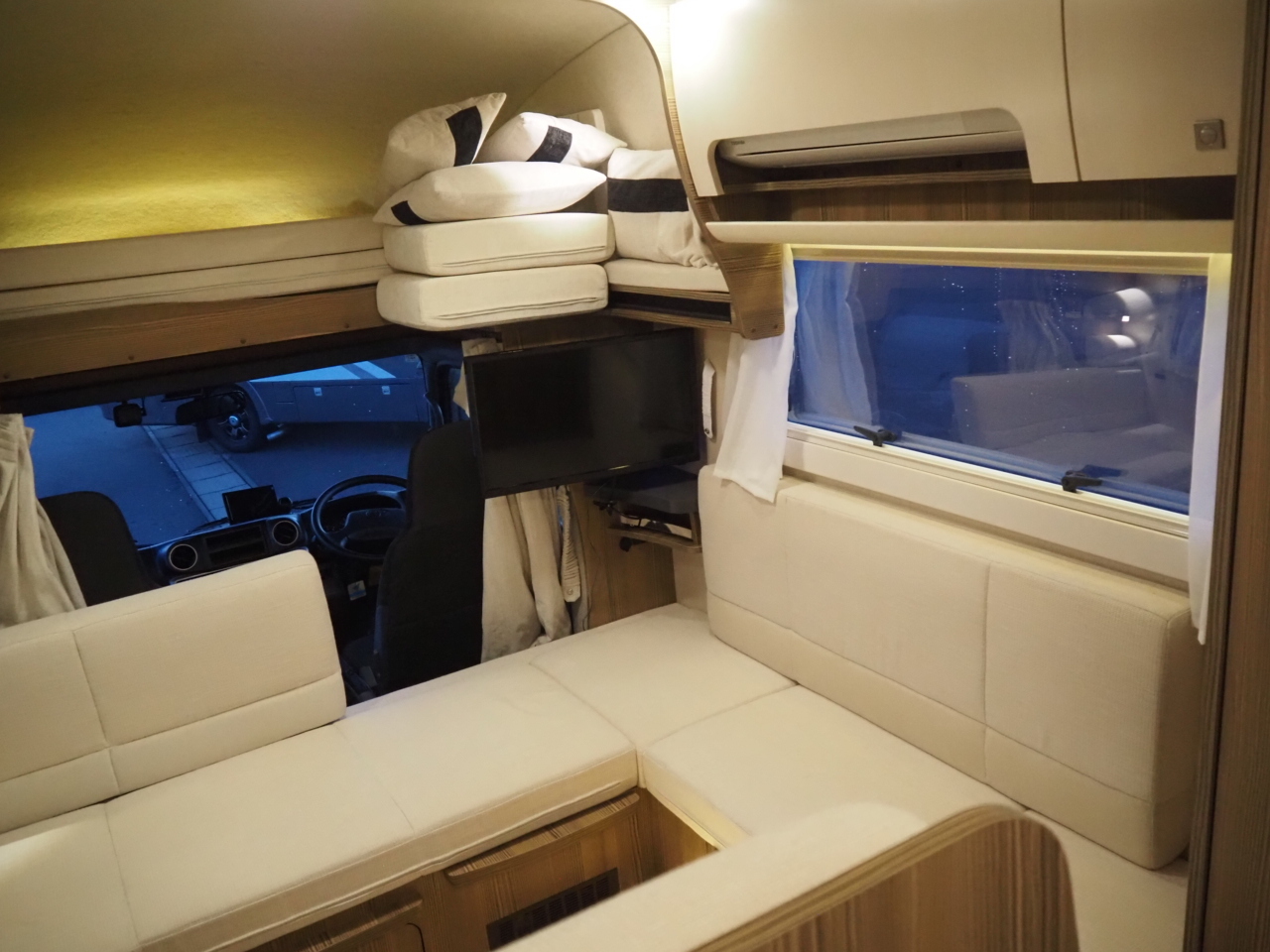 キャンピングカーキャブコン