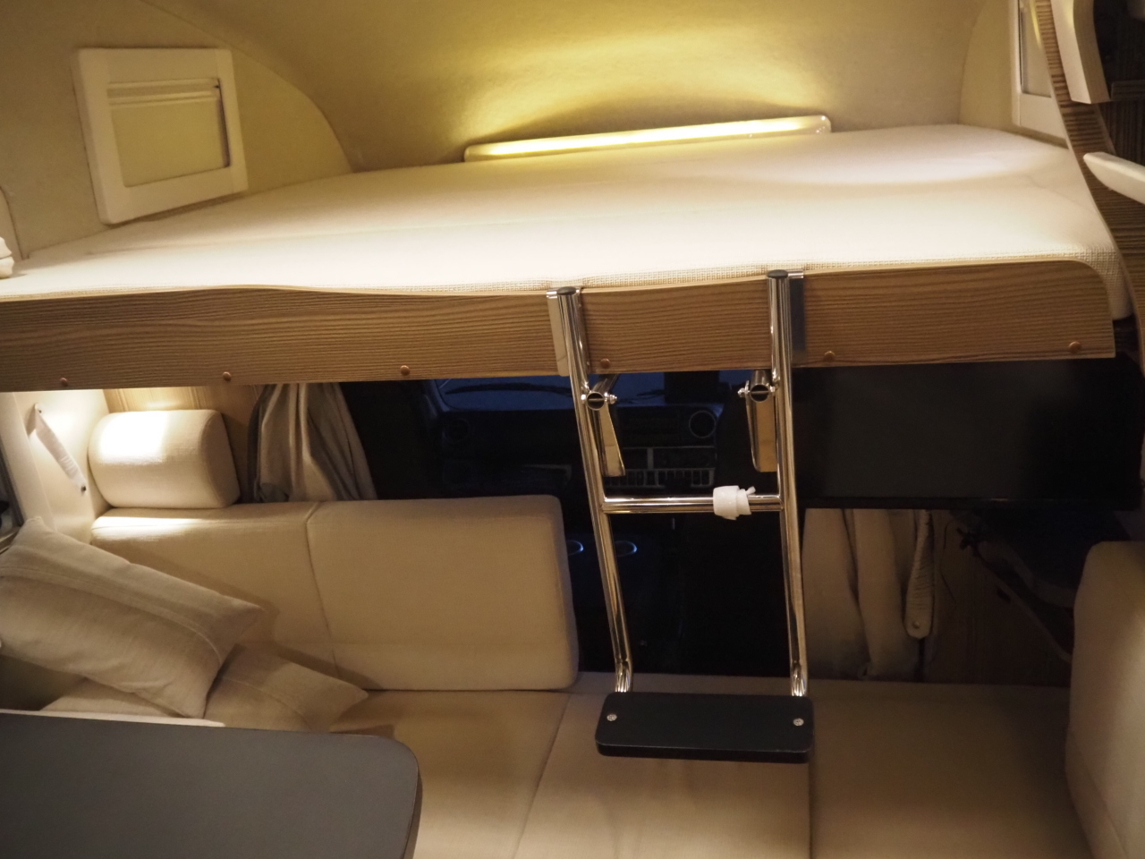 キャンピングカーキャブコン