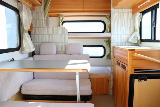 キャンピングカーキャブコン