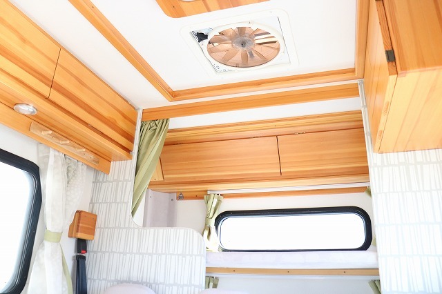 キャンピングカーキャブコン