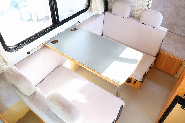 キャンピングカーキャブコン