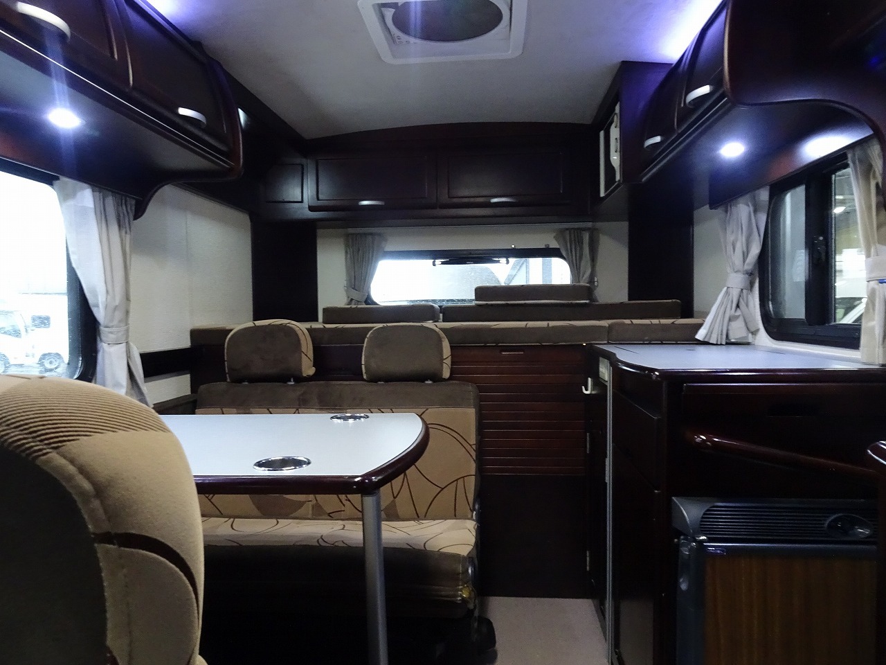 キャンピングカーキャブコン