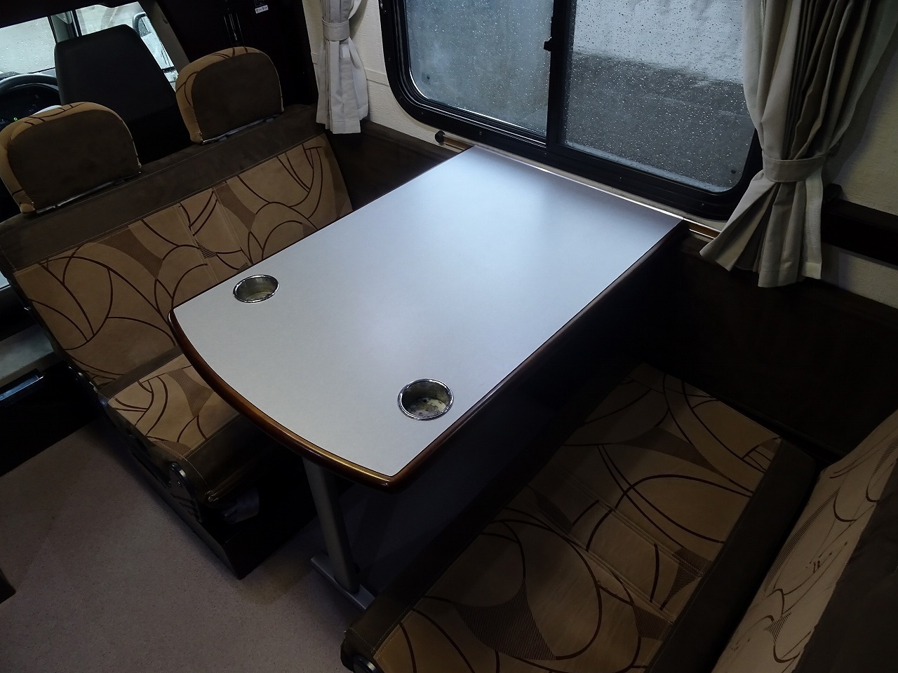 キャンピングカーキャブコン