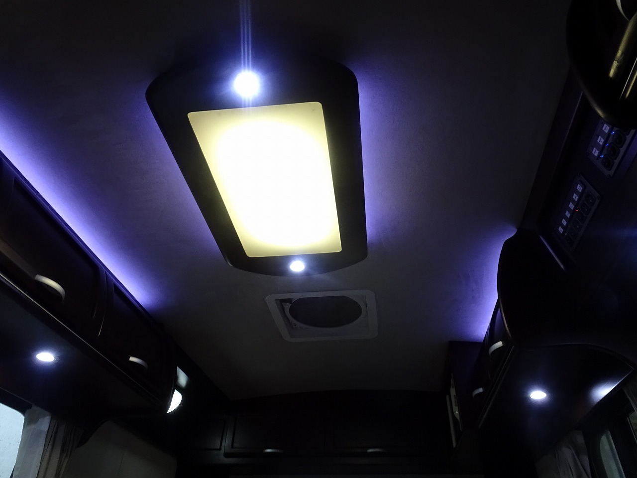 キャンピングカーキャブコン