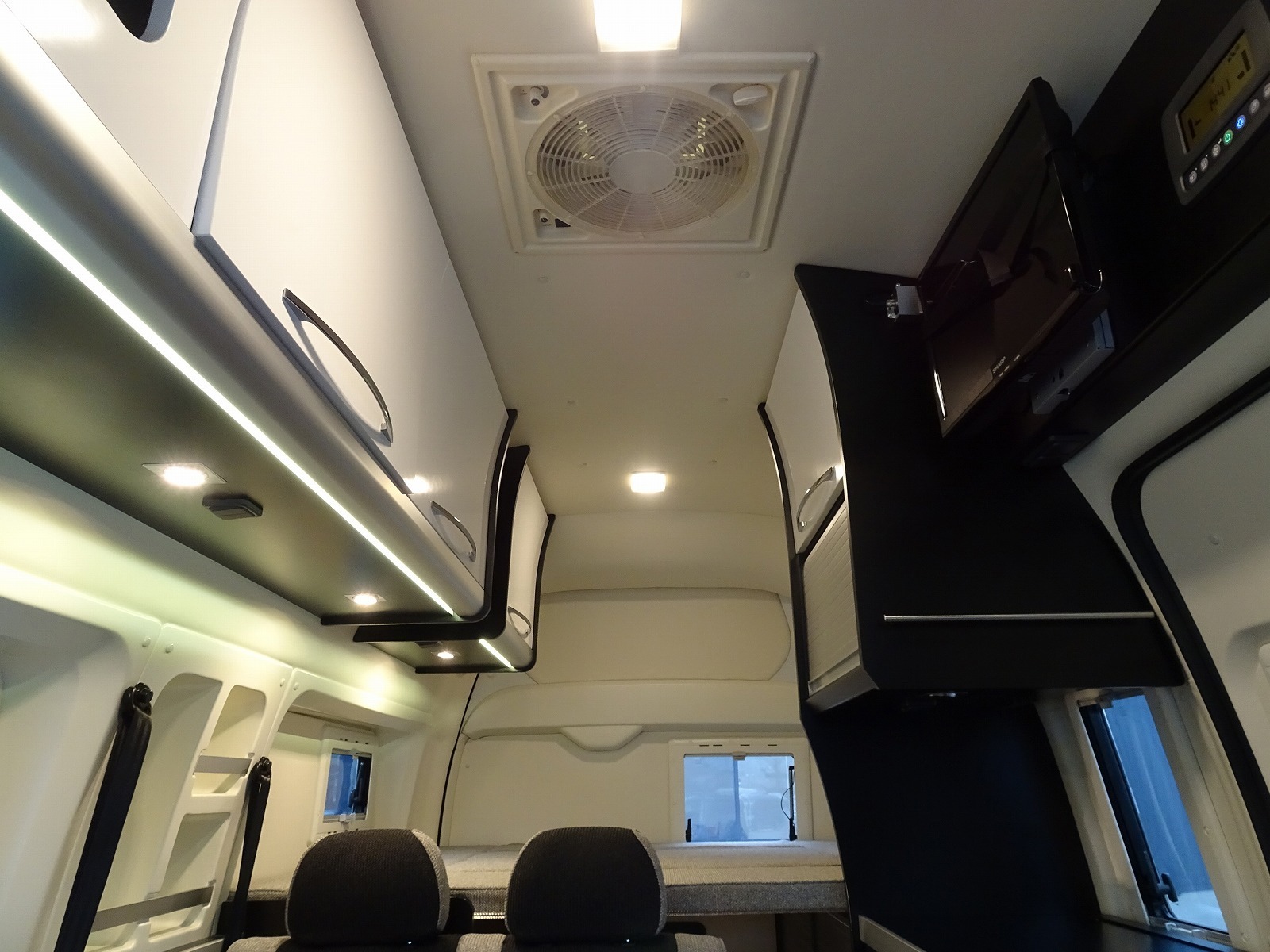 キャンピングカーバンコン