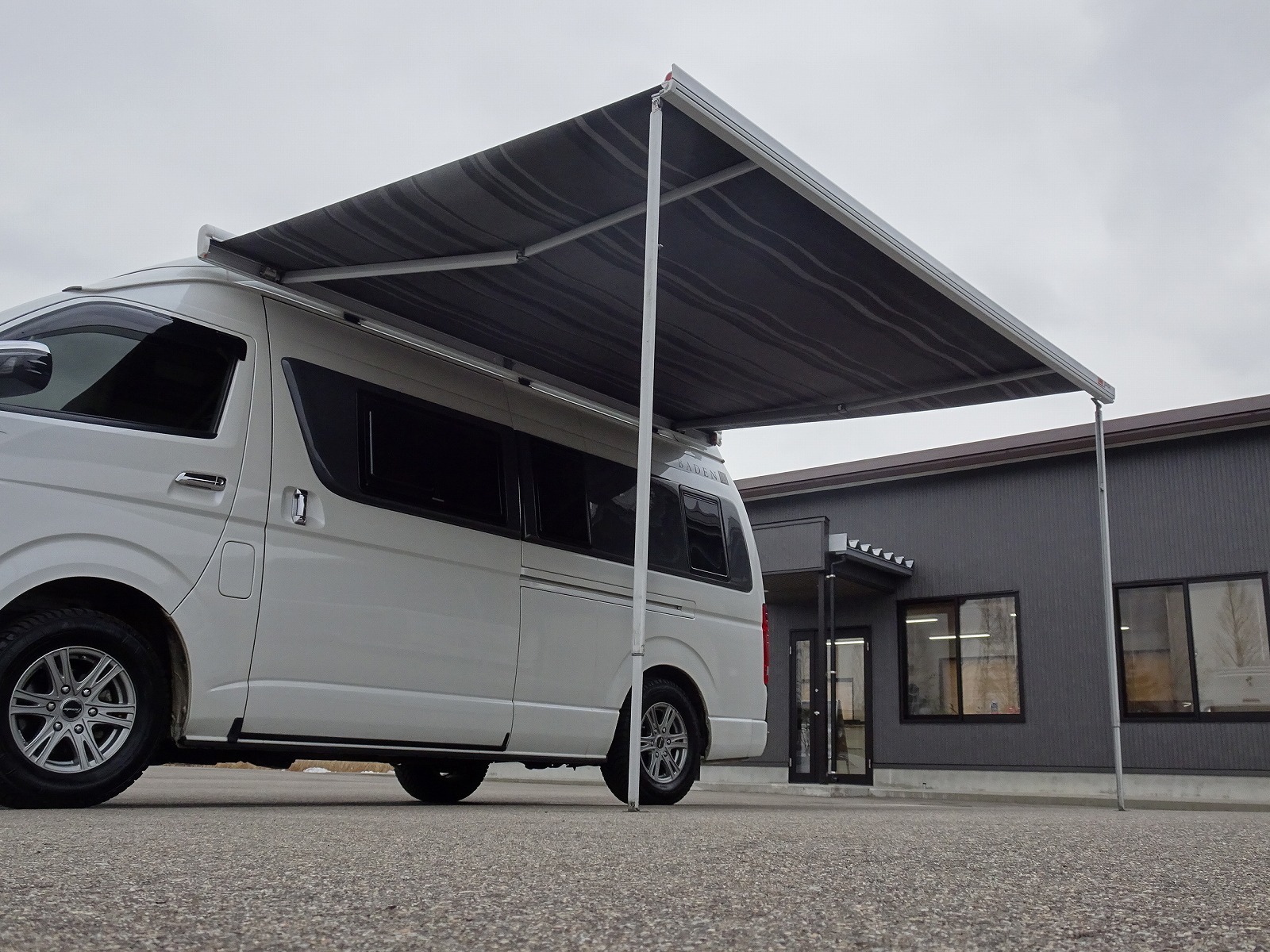 キャンピングカーバンコン