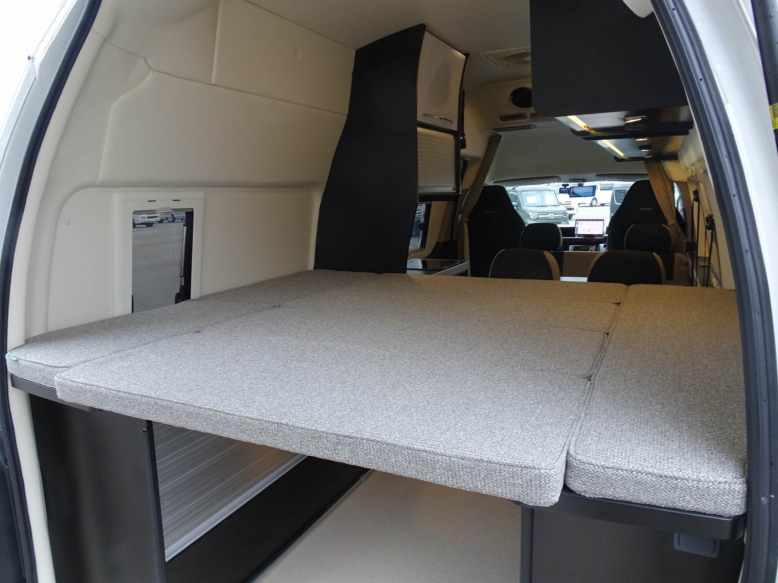 キャンピングカーバンコン