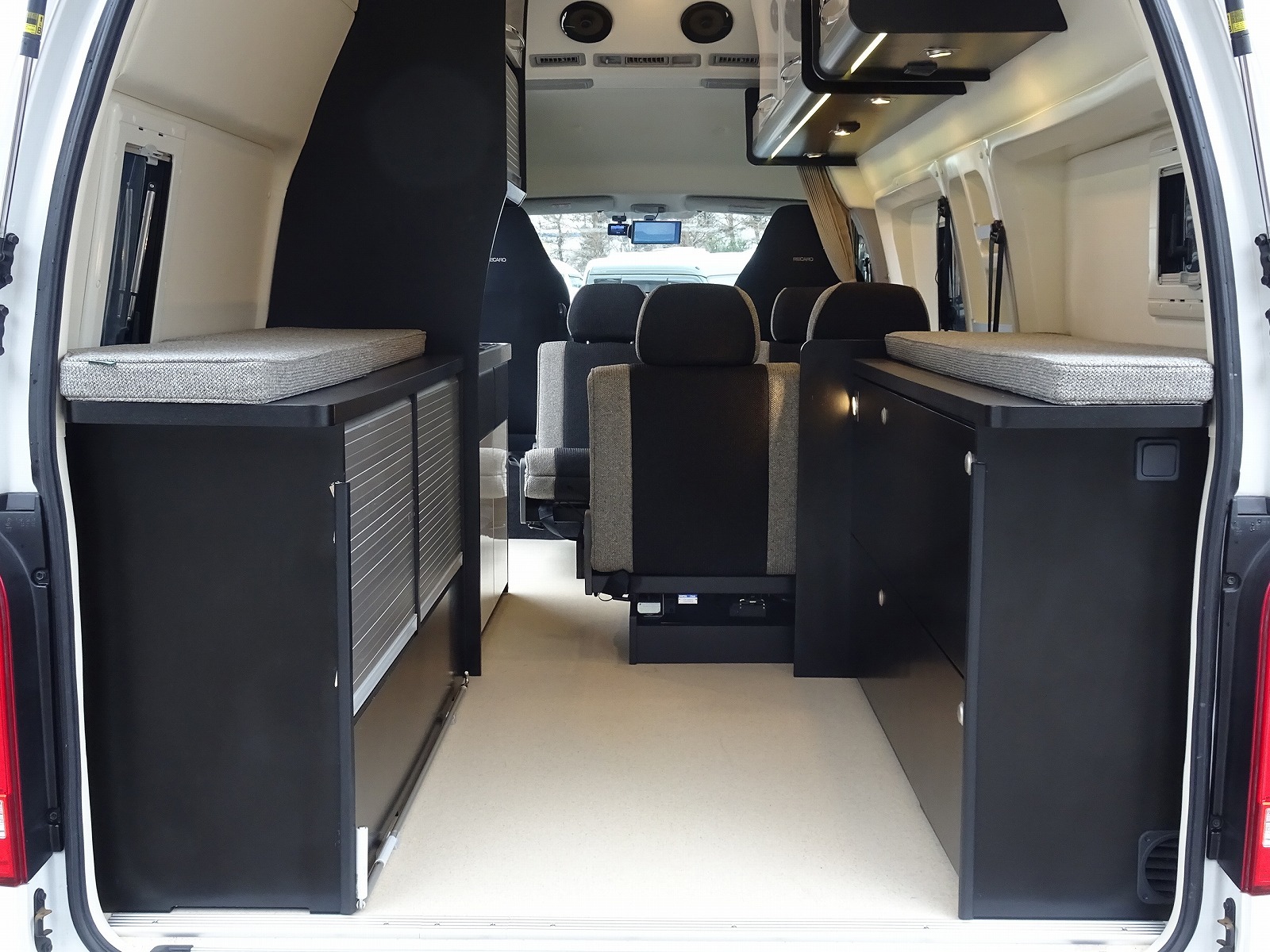 キャンピングカーバンコン