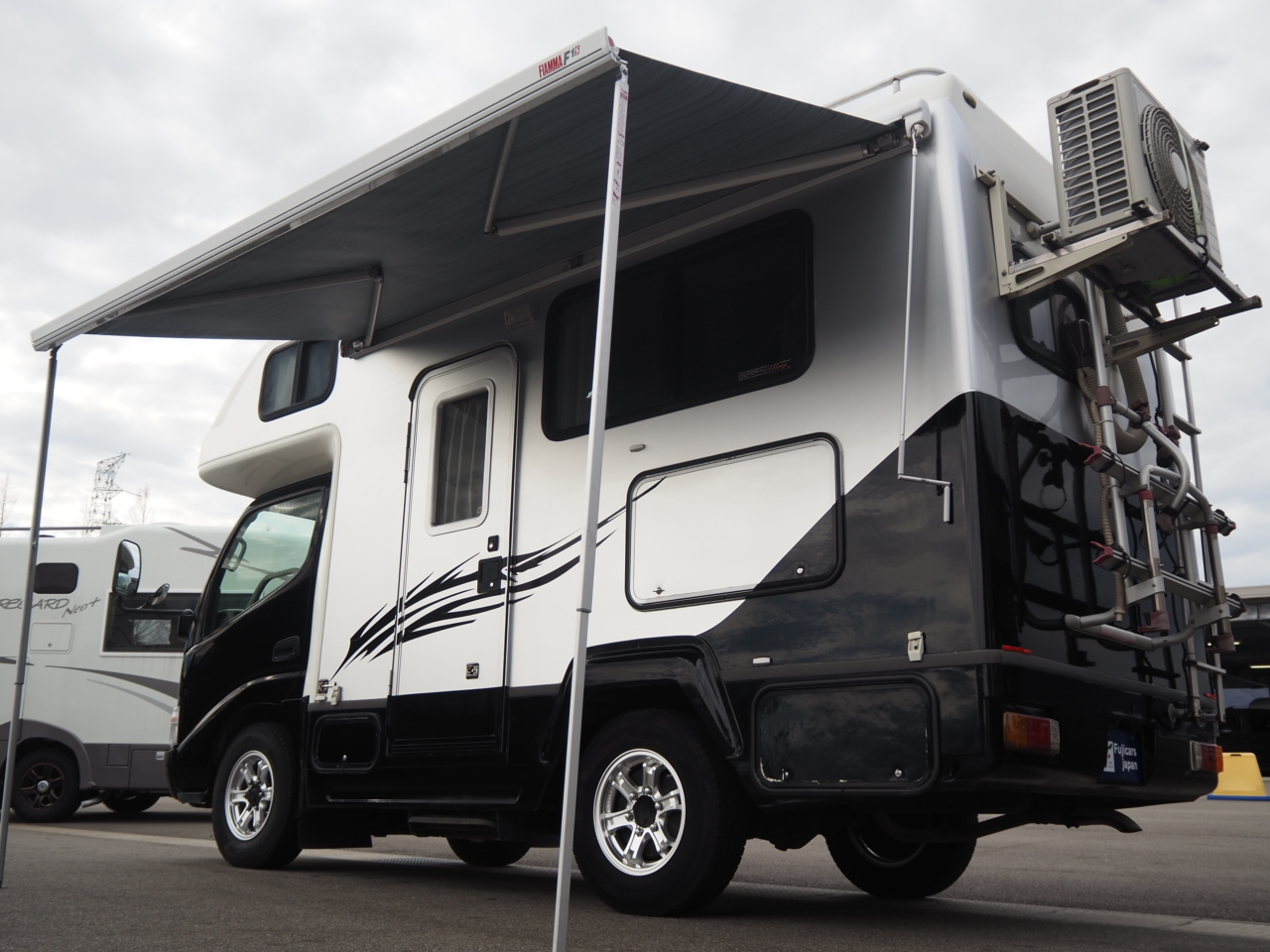 キャンピングカーキャブコン