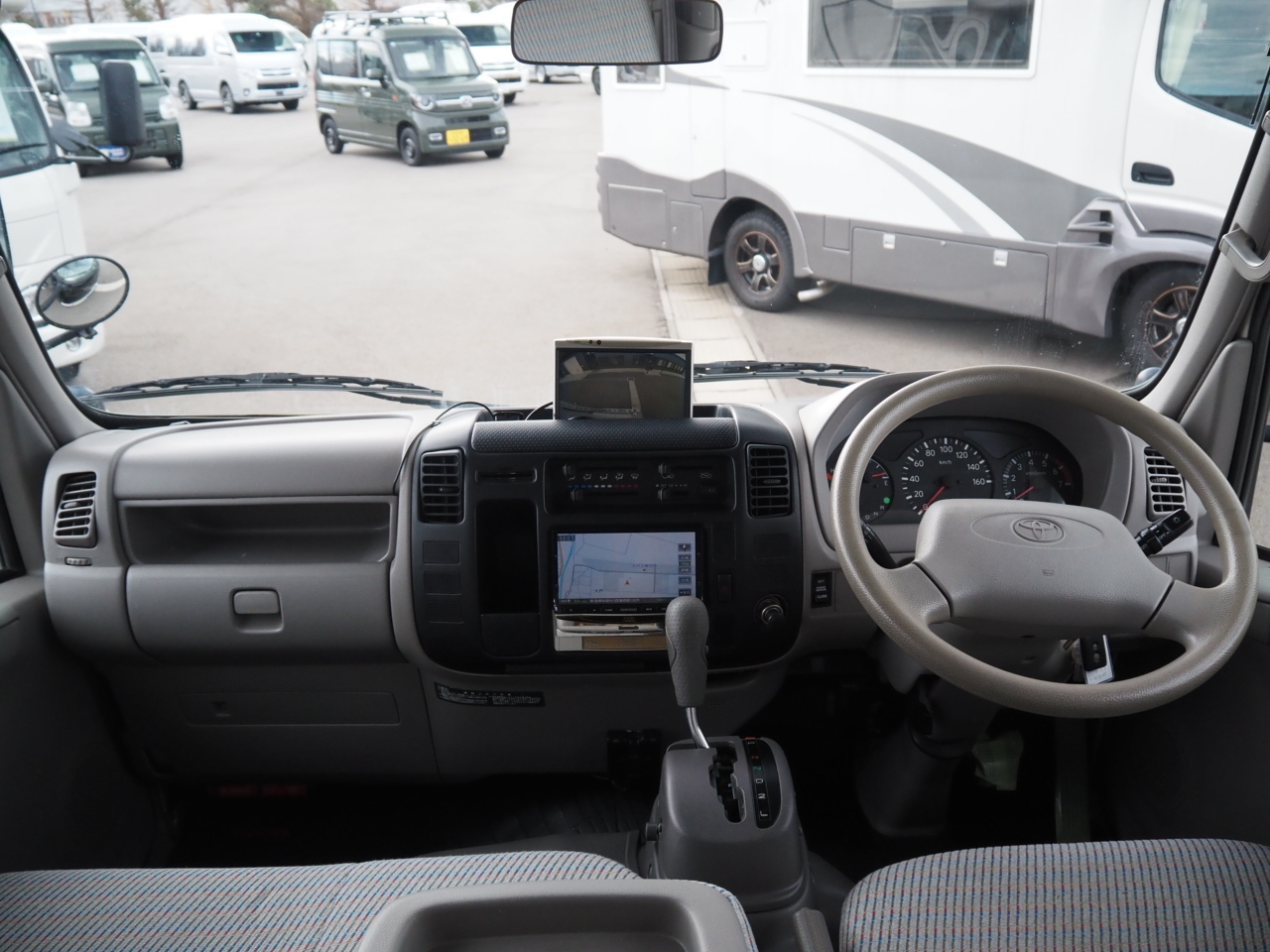 キャンピングカーキャブコン