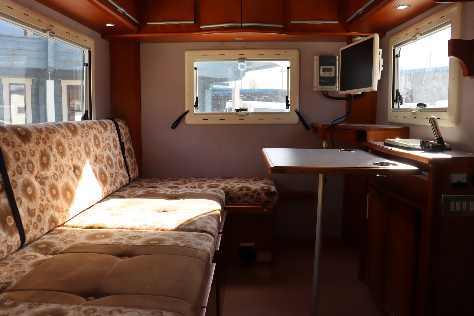 キャンピングカー軽キャンパー