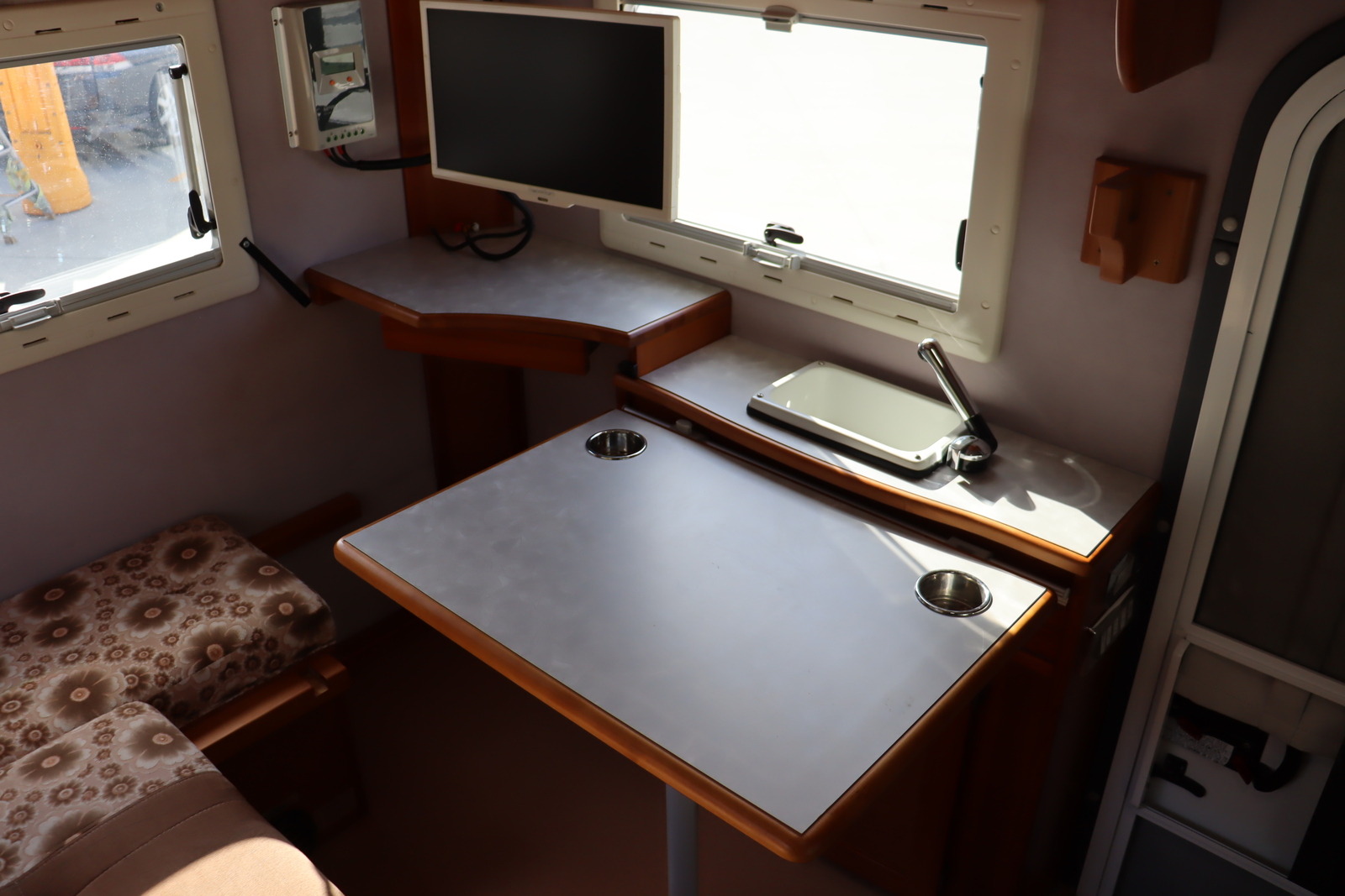 キャンピングカー軽キャンパー