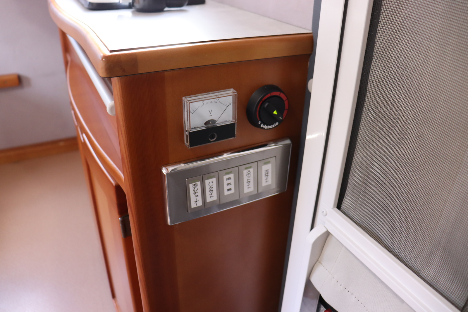 キャンピングカー軽キャンパー