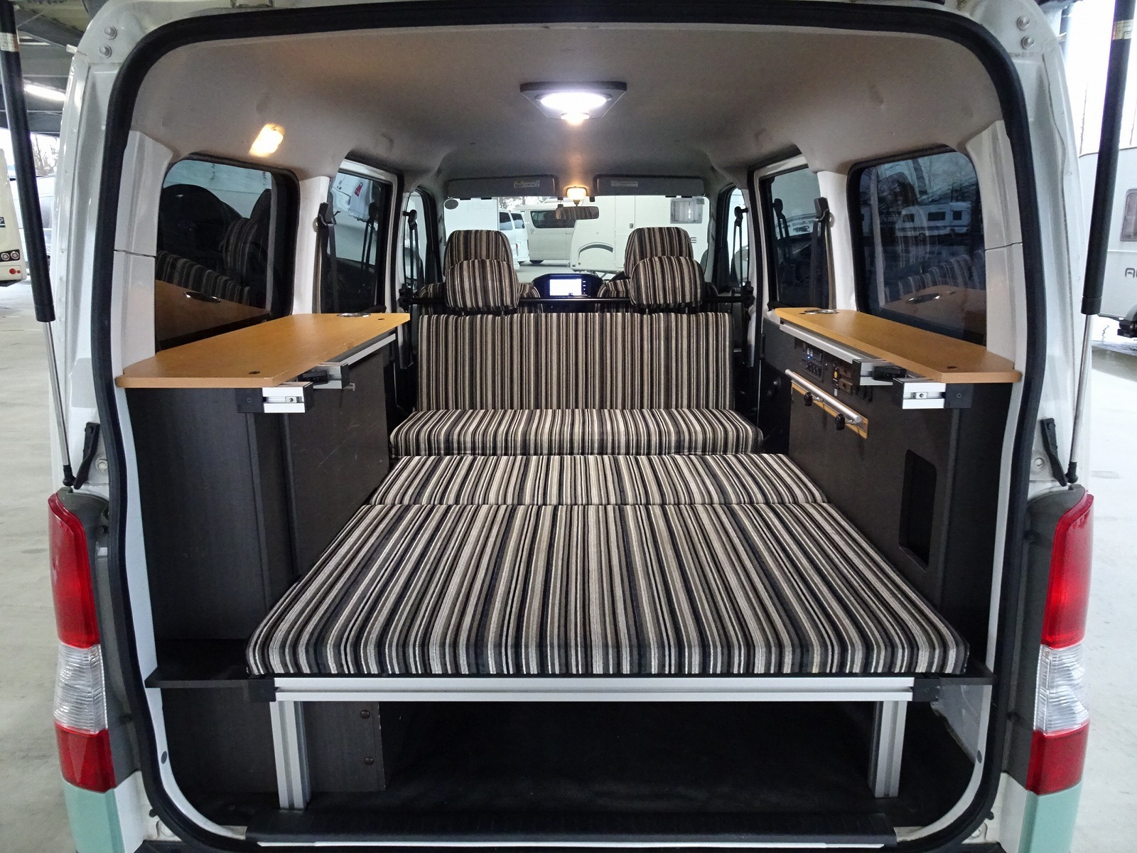 キャンピングカーバンコン