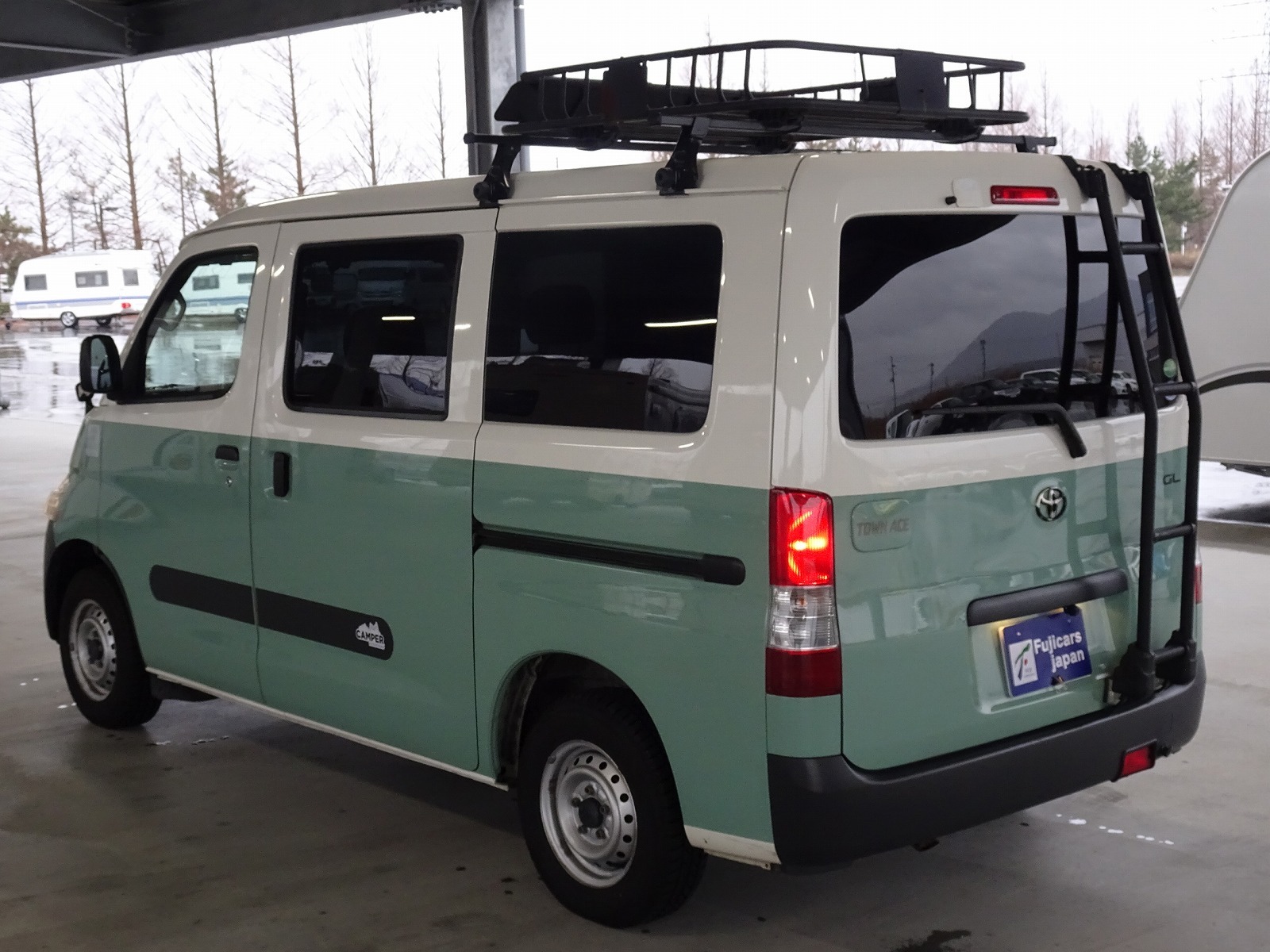 キャンピングカーバンコン