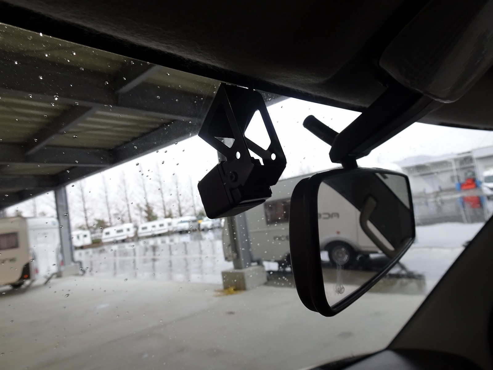 キャンピングカーバンコン