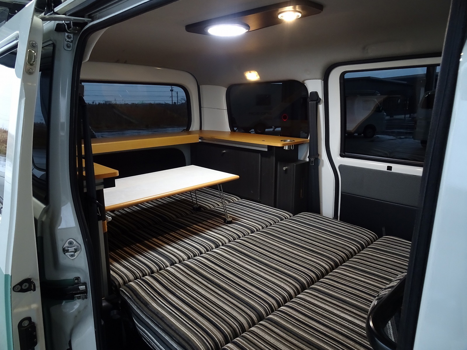 キャンピングカーバンコン