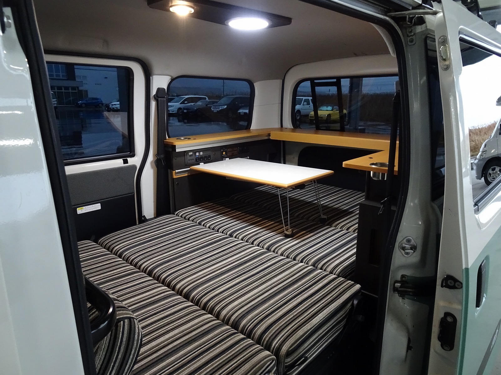 キャンピングカーバンコン