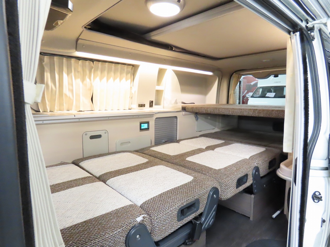 キャンピングカーバンコン