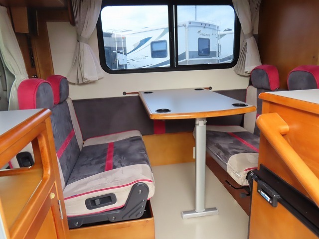 キャンピングカーキャブコン