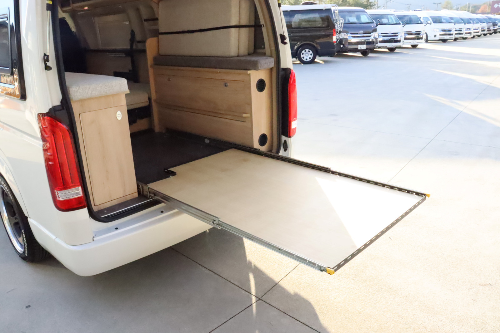 キャンピングカーバンコン