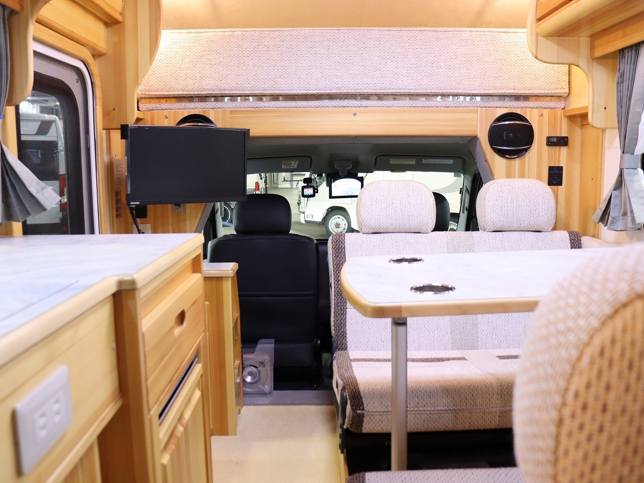 キャンピングカーキャブコン
