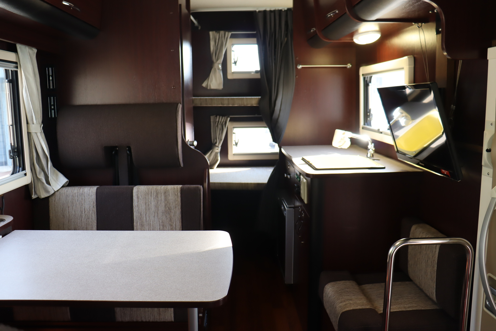 キャンピングカーキャブコン