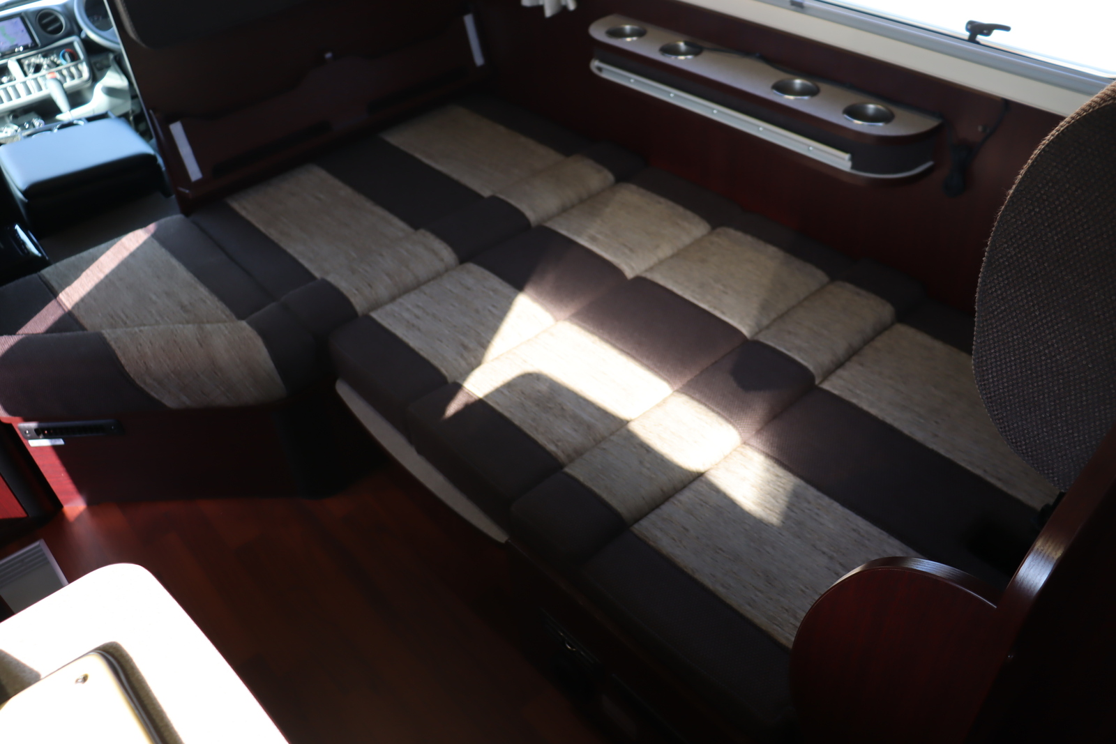 キャンピングカーキャブコン