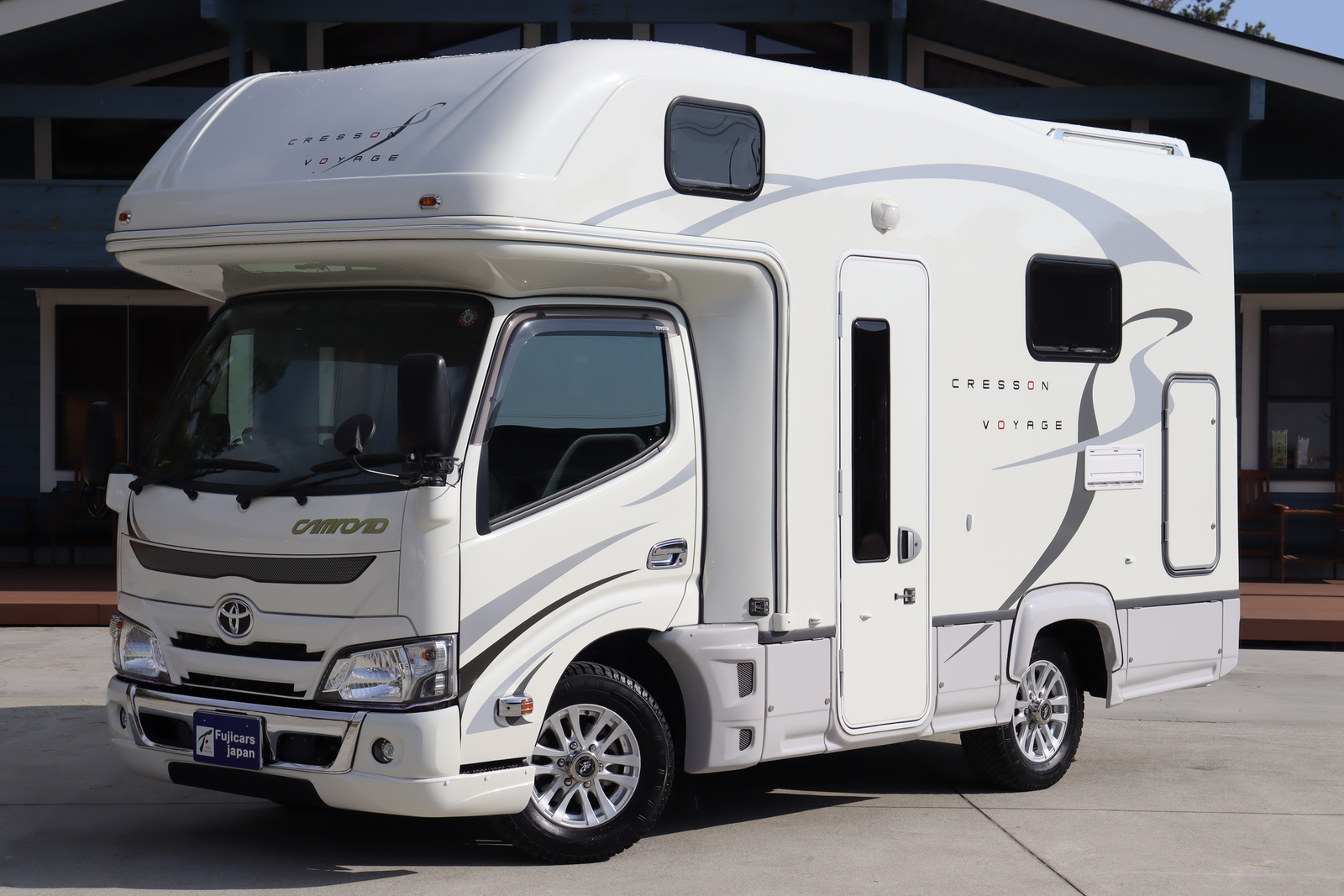 キャンピングカーキャブコン