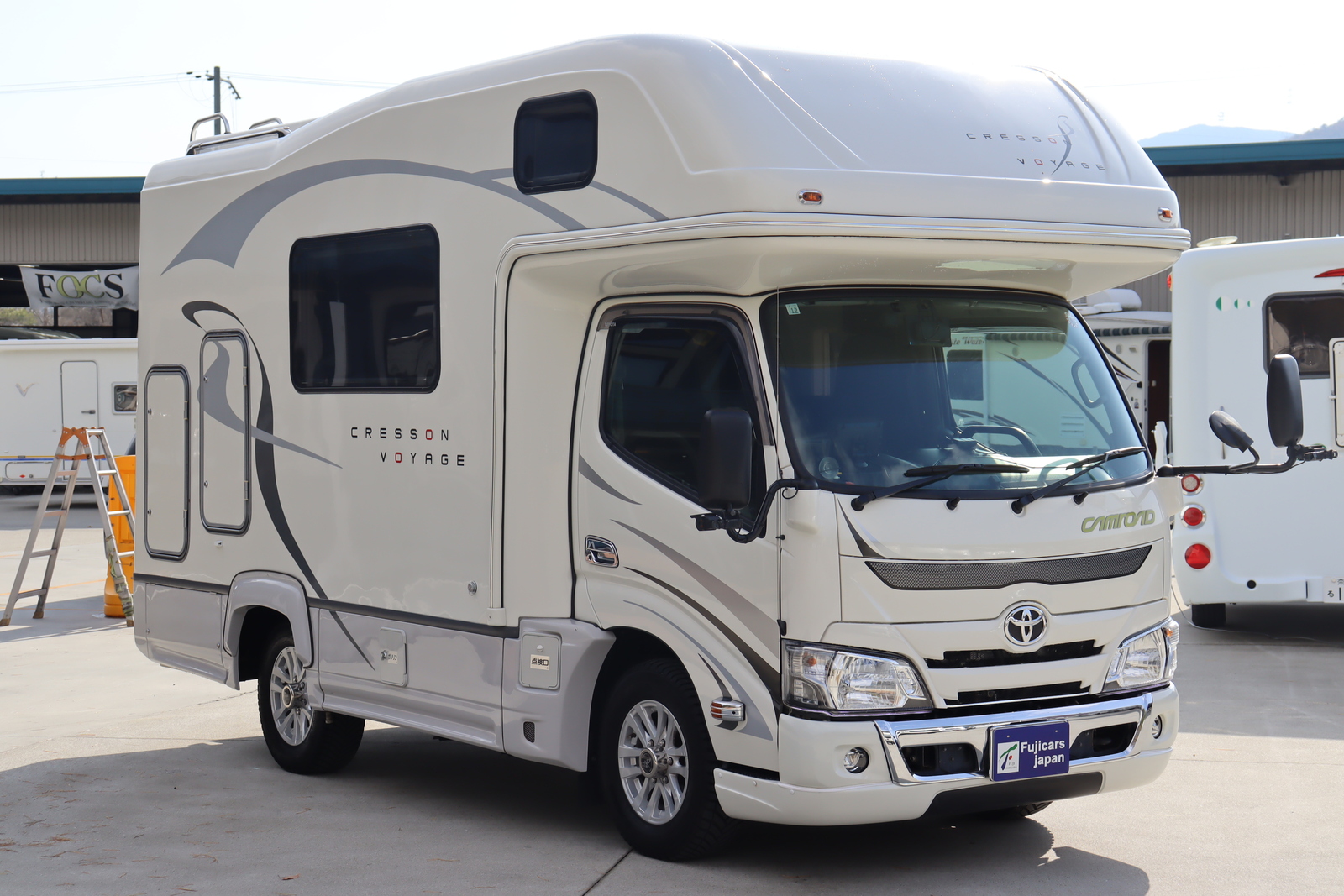 キャンピングカーキャブコン