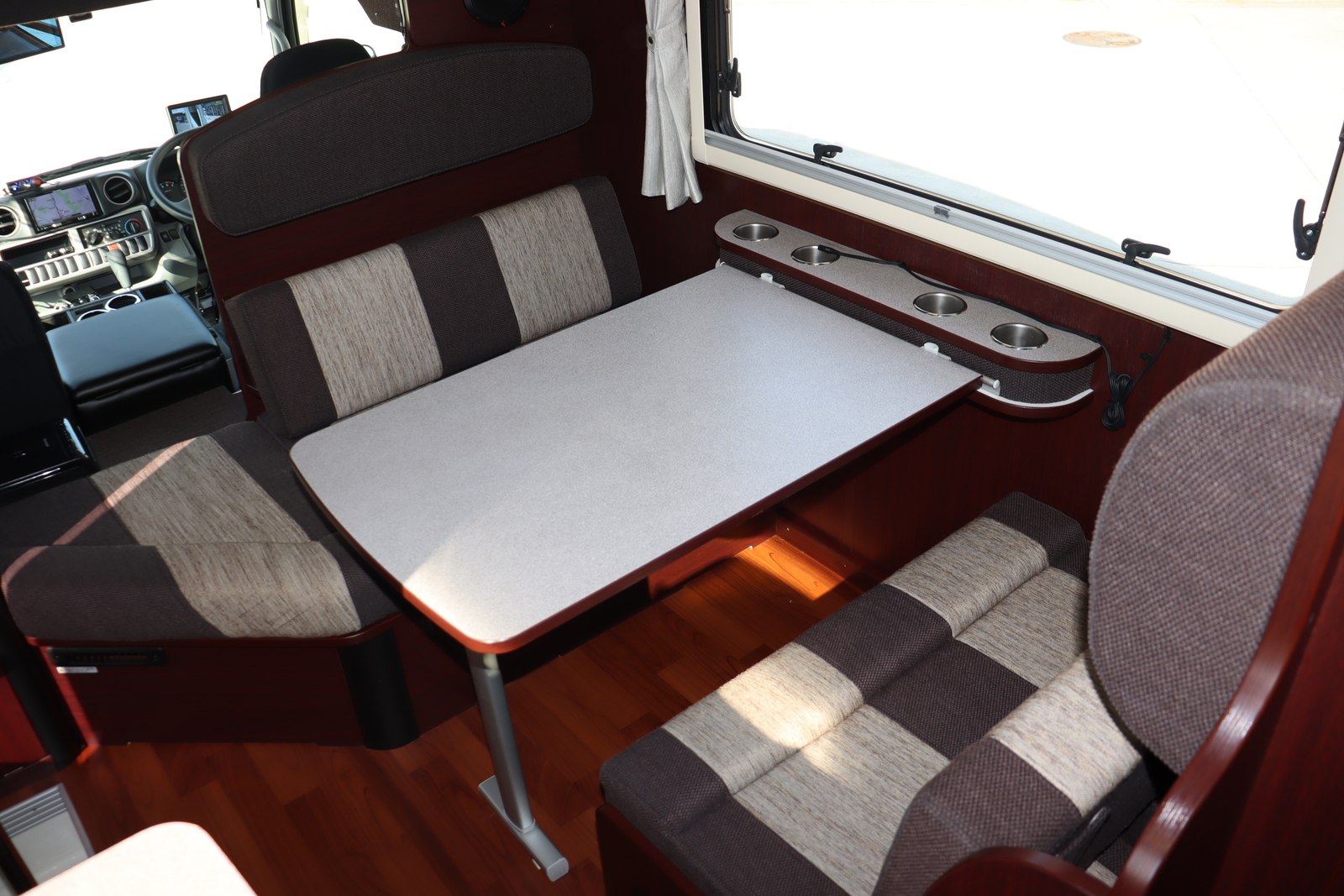 キャンピングカーキャブコン